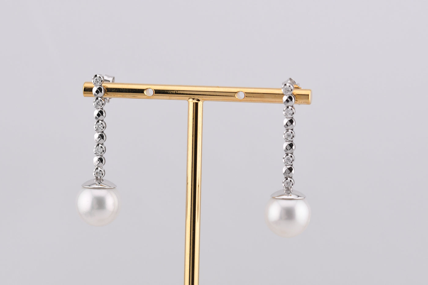 Orecchini pendenti con perle australiane e diamanti