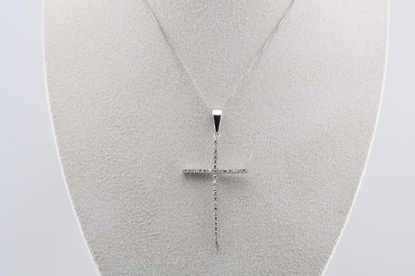 Collana con croce di diamanti
